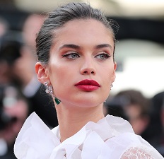 Sara Sampaio Bio, Wiki, Married, Net worth, Age, Height, , Dating, Boyfriend, Affairs